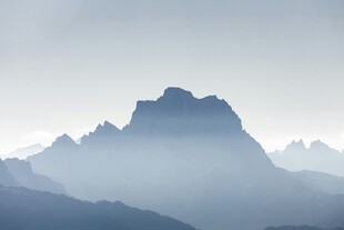 巍峨群山