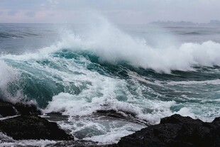 汹涌澎湃的大海波浪