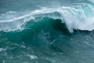 汹涌海浪翻滚