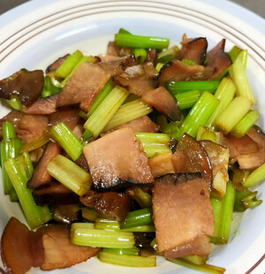 香芹炒腊肉