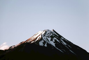 巍峨雪山