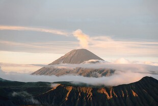 壮丽火山云海景观