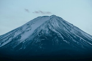 巍峨雪山富士山壮丽景观
