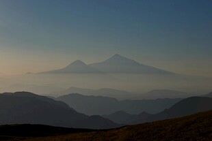 远山晨景