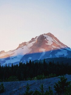 壮丽雪山景观