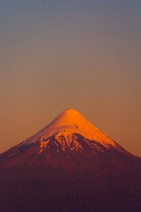 夕阳下的壮丽雪山