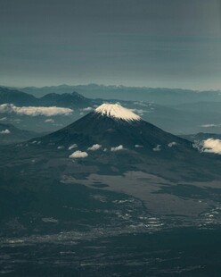 俯瞰富士山壮丽景观