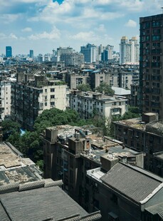 城市新旧建筑对比景观