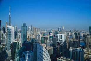 俯瞰繁华都市天际线