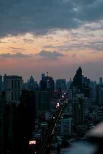 城市黄昏天际线景观