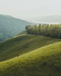 山间绿野