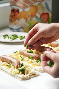制作鸡肉葱油饼