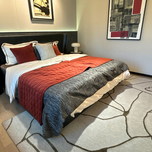 现代简约风格温馨卧室一角