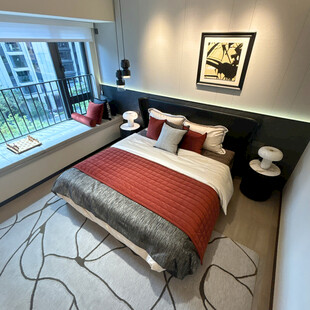 现代简约风格温馨卧室一角