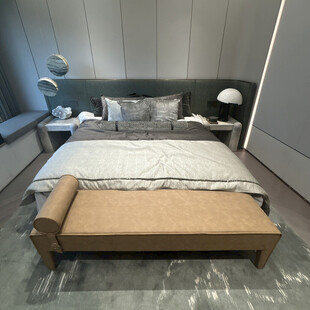 现代简约风卧室床具展示