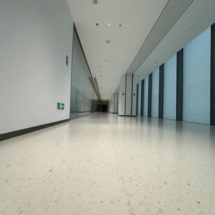 空旷现代风走廊空间