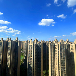 高楼林立的城市天际线