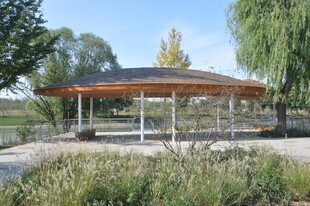 北京朝阳坝河户外木质凉亭景观