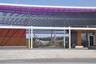 现代风格户外遮阳建筑