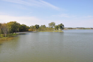 北京朝阳坝河景观湖畔风光