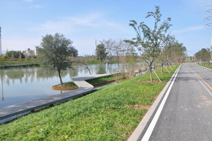 北京朝阳坝河景观湖畔美景