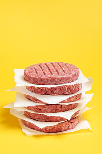 生牛肉饼