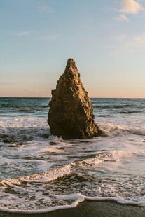 海边孤岩