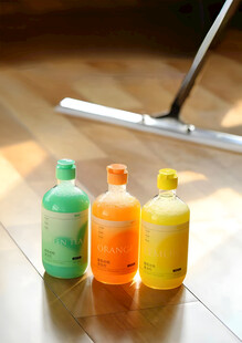 清洁剂与拖把