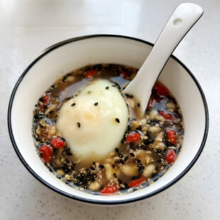 坚果荷包蛋汤