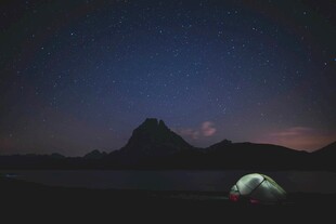 山间露营夜