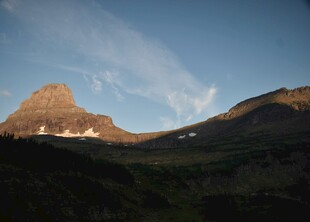 黄昏下的壮丽山峦