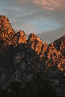 夕阳下的壮丽山景
