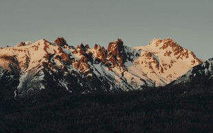 雪山壮丽景致
