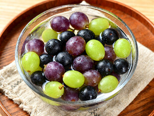 碗中多彩葡萄