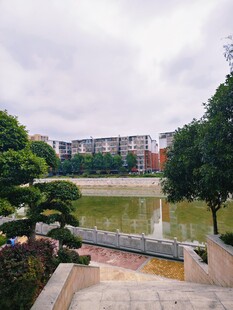 湖畔园林景致