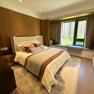 现代简约风格温馨卧室空间