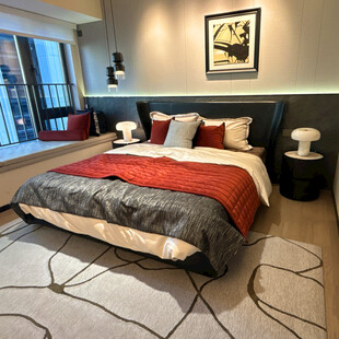 现代简约风格温馨卧室空间