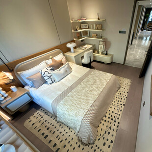 现代简约风格温馨卧室空间