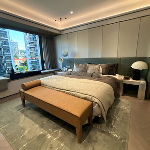 现代简约风格温馨卧室空间