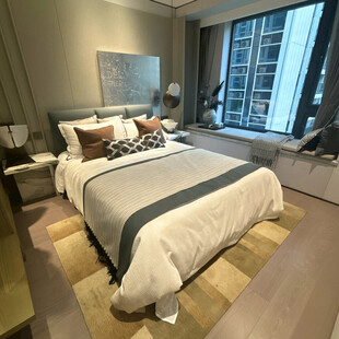 现代简约风格温馨卧室空间