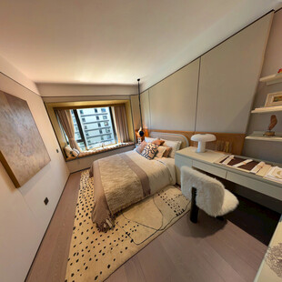 现代简约风温馨卧室空间