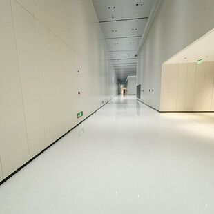 空旷现代风走廊空间