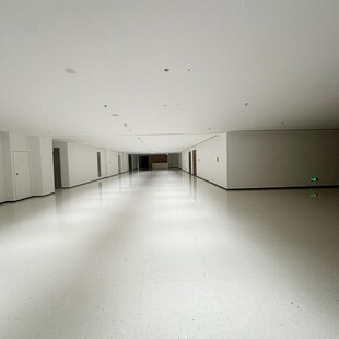 空旷现代室内走廊空间