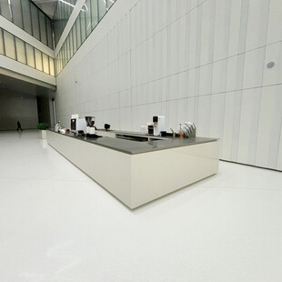 现代简约风格的室内接待台