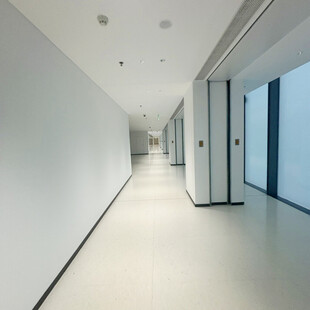 现代简约风格的空旷走廊