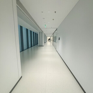 现代简约风格的办公走廊