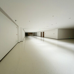 空旷现代走廊室内空间
