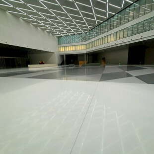 现代简约风格室内空旷空间