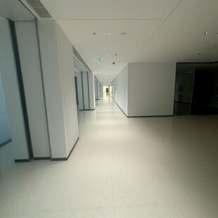 空旷现代风走廊空间