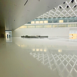 现代建筑大厅内景